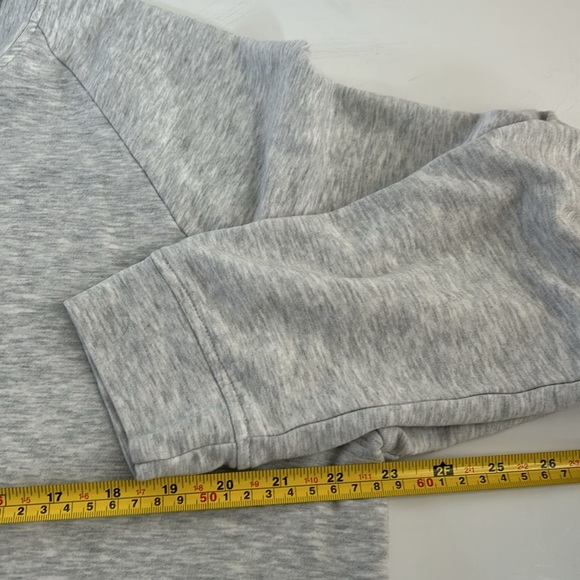 Lou & Gray signature soft plush marled gray hi lo crew neck sweatshirt - Picture 12 of 16